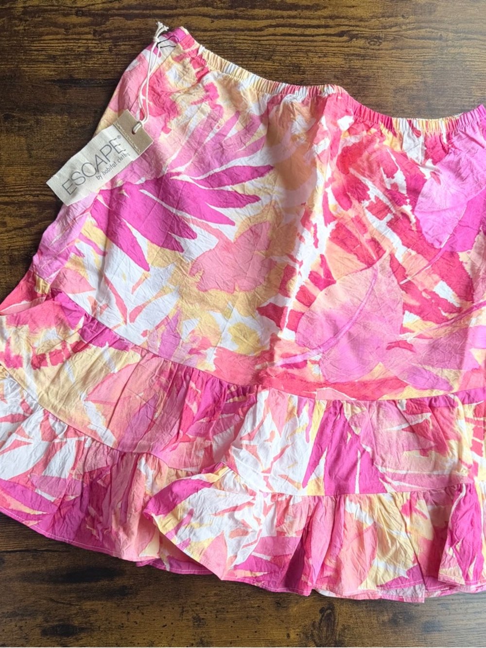 Escape by Habitat Cloths skirt in Guava, size small. Nice lightweight material.